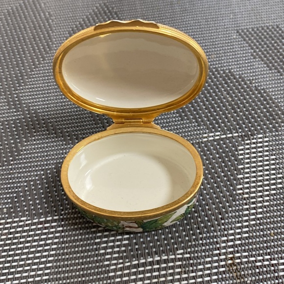 Tiffany Circa 1983 Pillbox - Picture 2 of 6